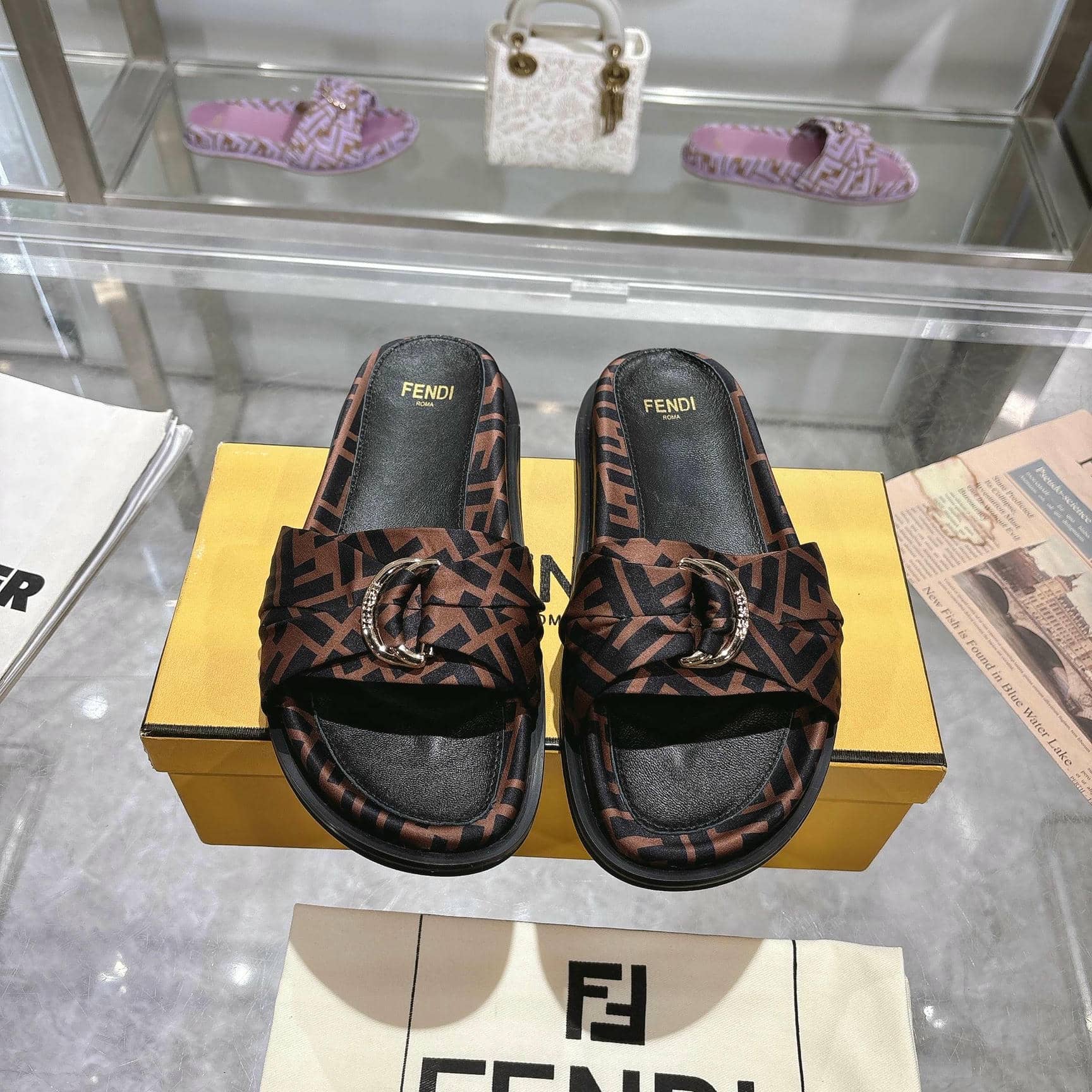 Fendi Slipper-101